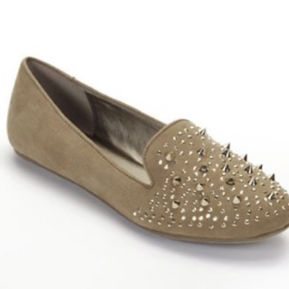 Beautiful 7 Rock and Republic gold studded flats